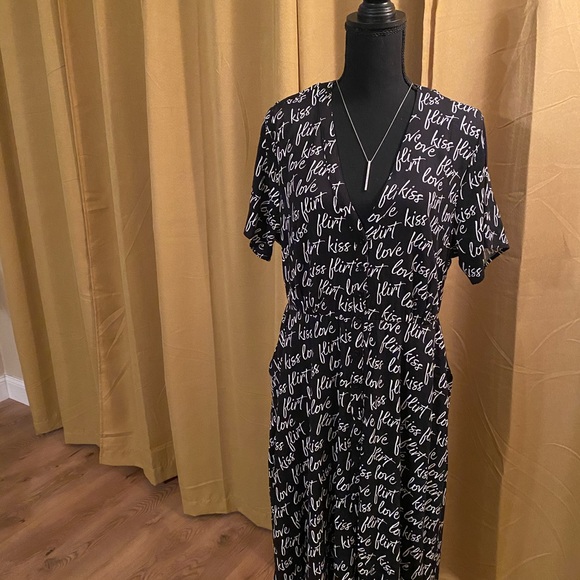 Torrid sharkbite graphic dress - Picture 4 of 6